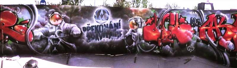 Mural art ve graffiti stylu, velkoplošná malba na zeď sprejem